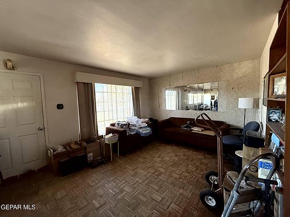 3rd image of 228 Mango Rd