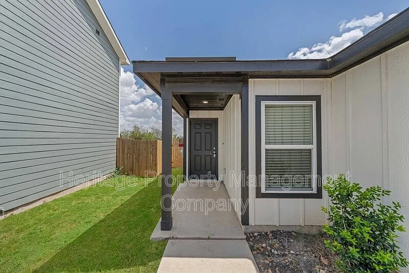 3 bed, 2.0 bath, 1248 sqft, $1,850 — Photo 3