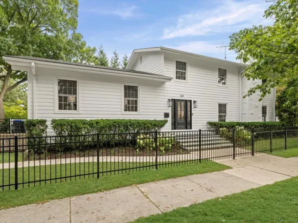 265 Randolph St, Glencoe, IL 60022