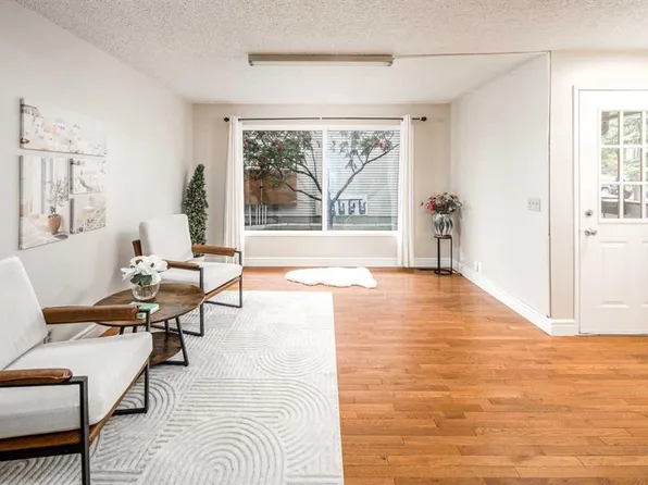 380 SW Bermuda Dr NW #42, Calgary, AB T3K 2B2
