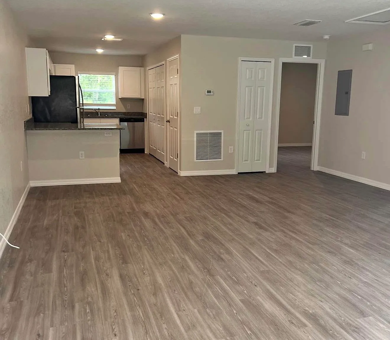 2 bed, $1,400 — Photo 3