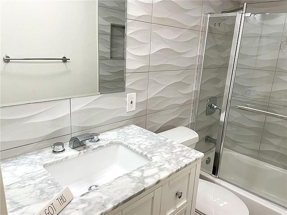 3rd image of 4321 NE 21st Ave APT 8