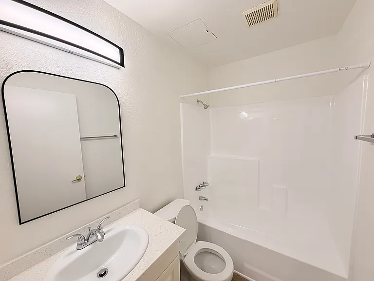 615 W Milford St — Photo 18