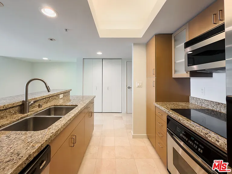 13700 Marina Pointe Dr #1626 — Photo 6
