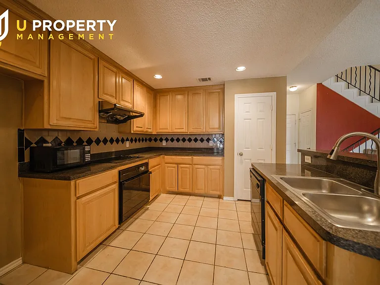 3325 Devonshire Dr — Photo 11