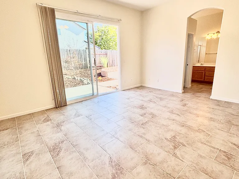 981 Pearce Ct — Photo 17