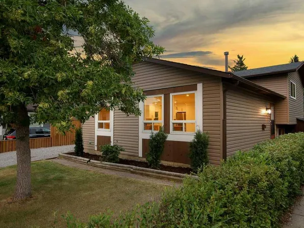 20 Bernard Way NW, Calgary, AB T3K 2B9