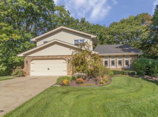 1026 Forest Ln, Lemont, IL 60439