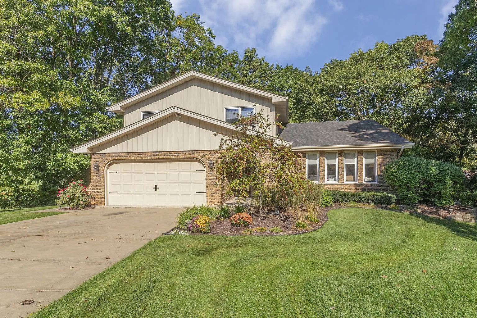 1026 Forest Ln photo 1