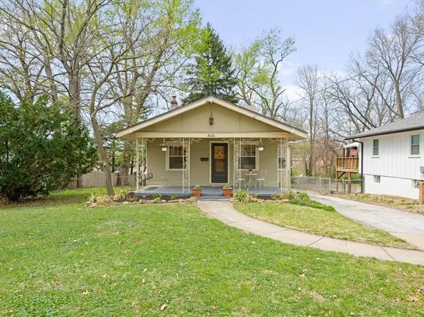 8330 Riggs St, Overland Park, KS 66212