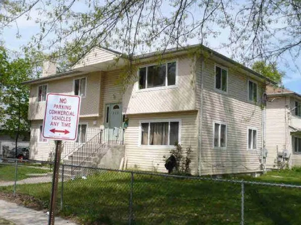 711 Broadway, Westbury, NY 11590