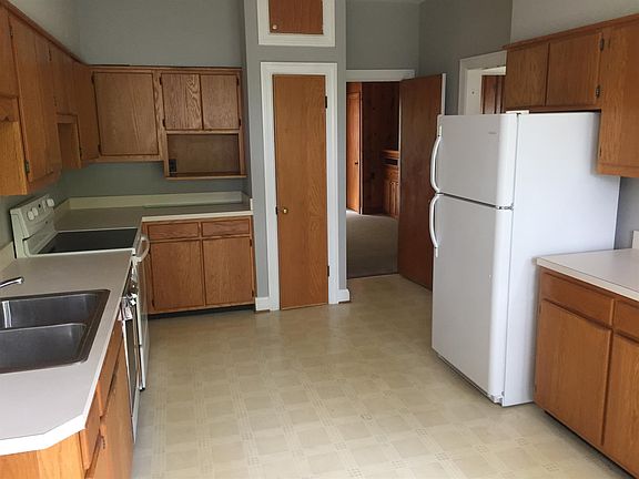 3rd image of 3913 Kimpalong Ave