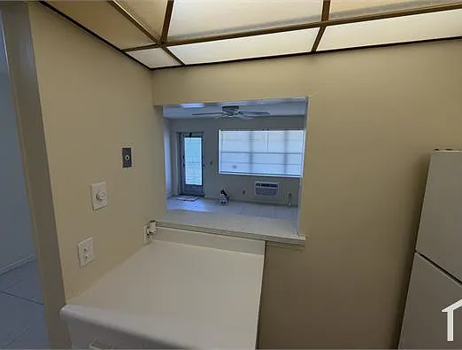 261 Camden Dr E #K — Photo 10