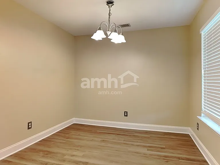 83 Ristona Dr — Photo 5