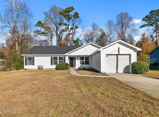 2038 Hunters Ridge Dr, Midway Park, NC 28544