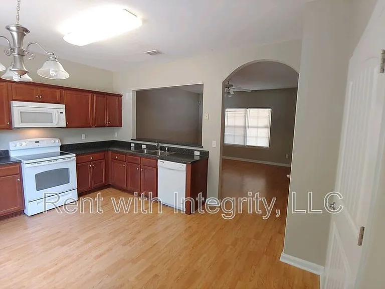 1231-2 Lake Ave — Photo 3