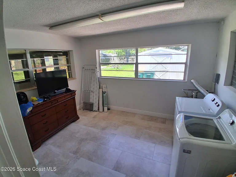 303 Princeton Ave — Photo 18