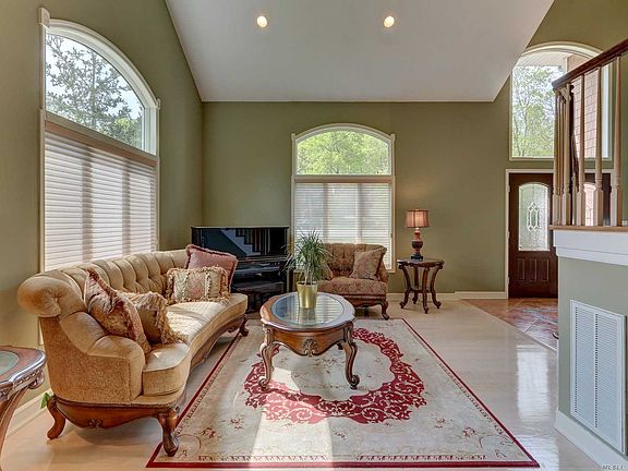 4th image of 5 Saddle Brook Ct