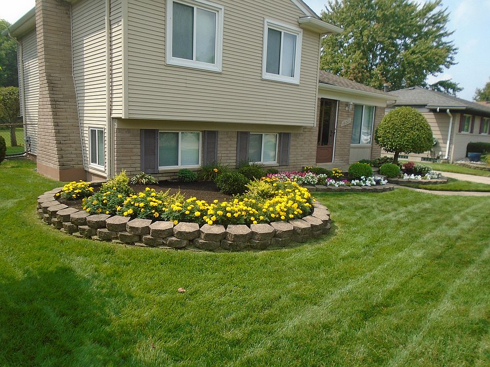 2nd image of 48261 Donahue Dr