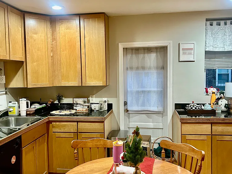 220 Hanover St #21 — Photo 13