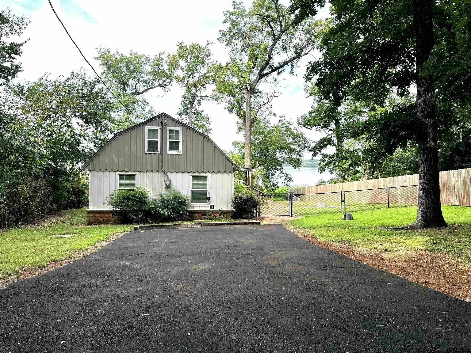 3 bed, 1.5 bath, 1336 sqft, $1,600 — Photo 4