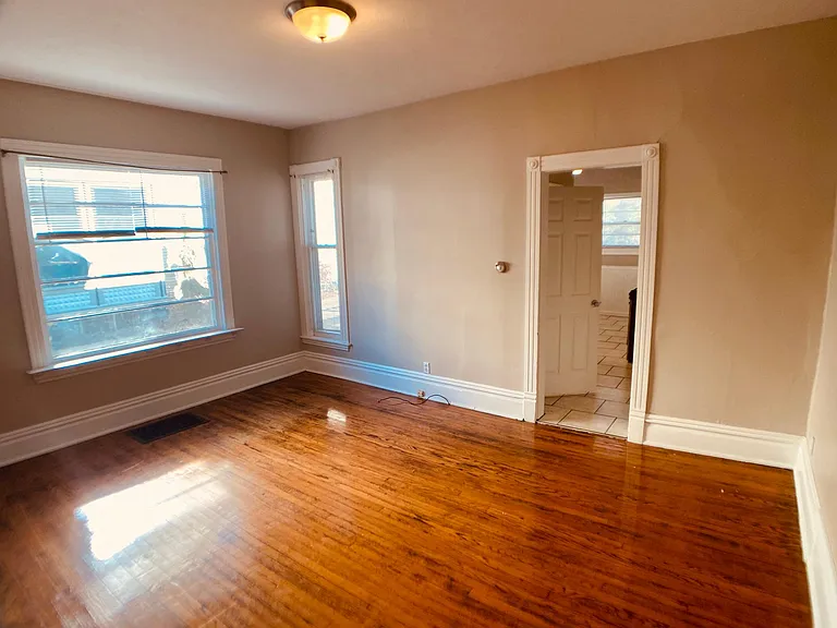 224 Charles Ave SE #B — Photo 3