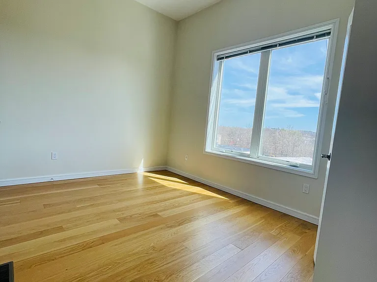 385 Pleasant St #6 — Photo 11