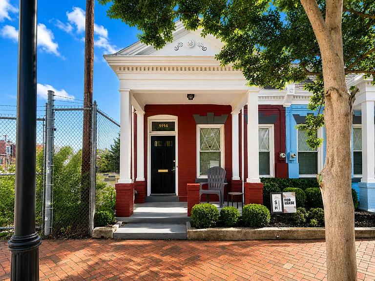 1114 W Clay St — Photo 1
