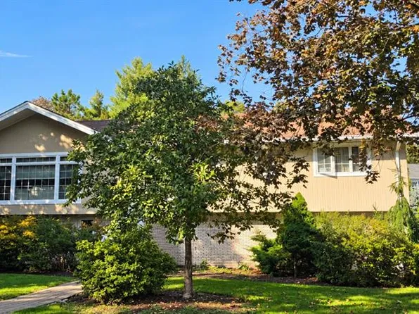 34 Carol Drive, Englewood Cliffs, NJ 07632