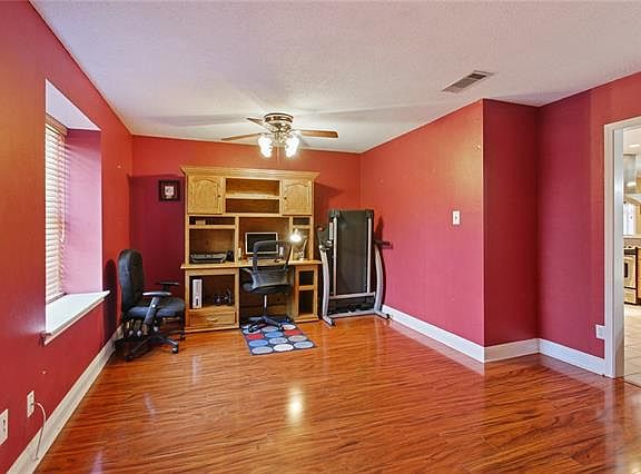 3rd image of 3101 Maine Ave