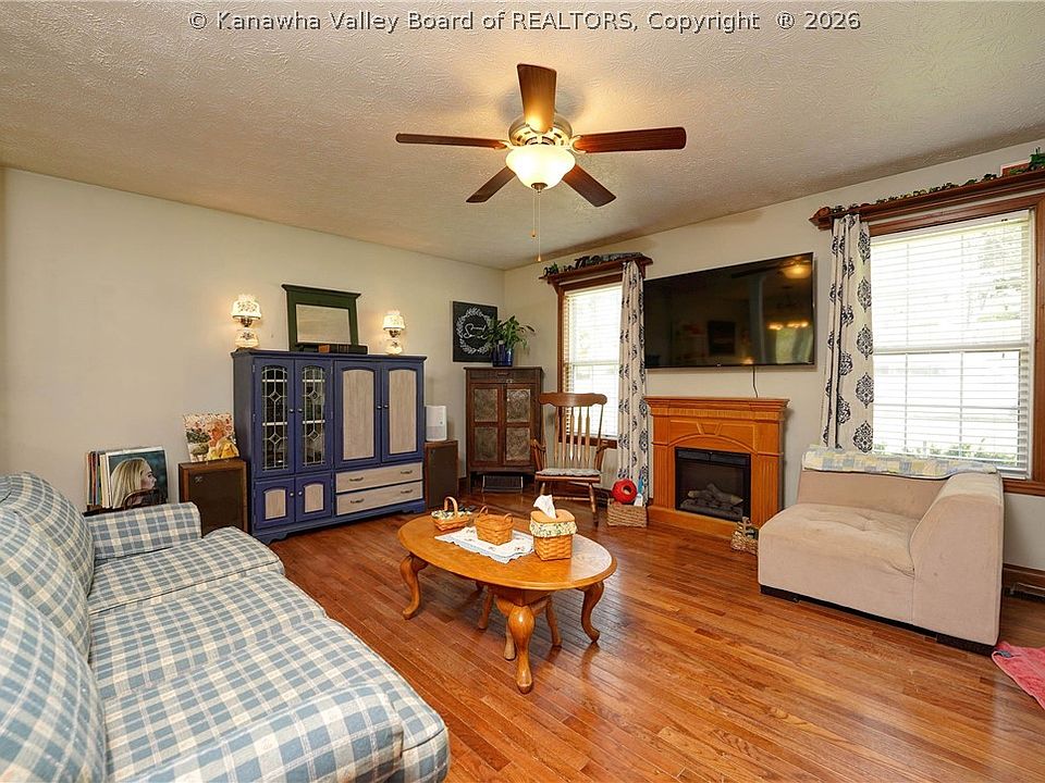 10th image of 644 Wilson Rd