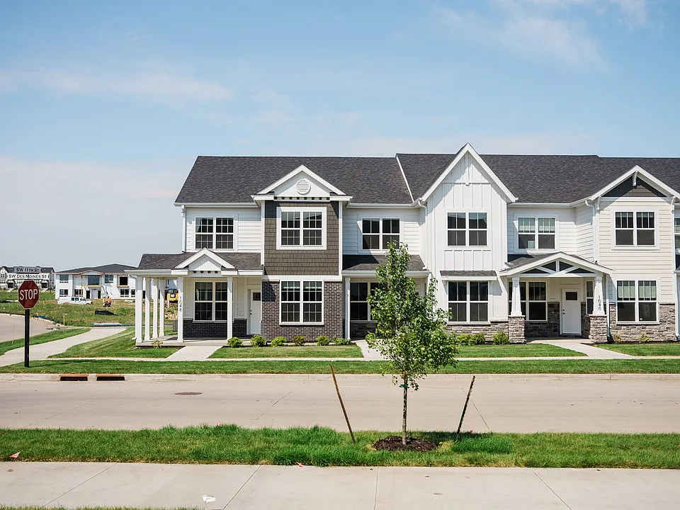 Four Grand Brownstones - Ankeny