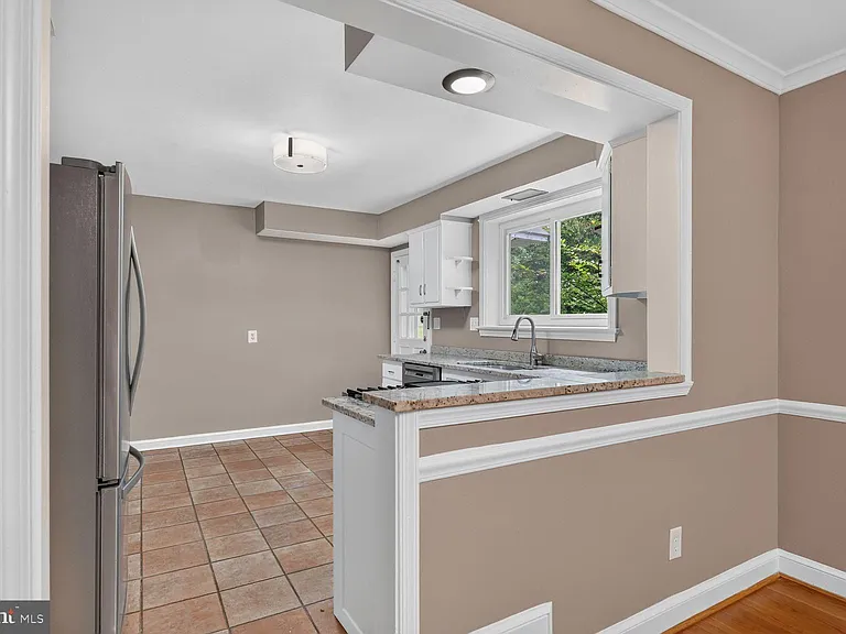 7215 Rollingwood Dr — Photo 11