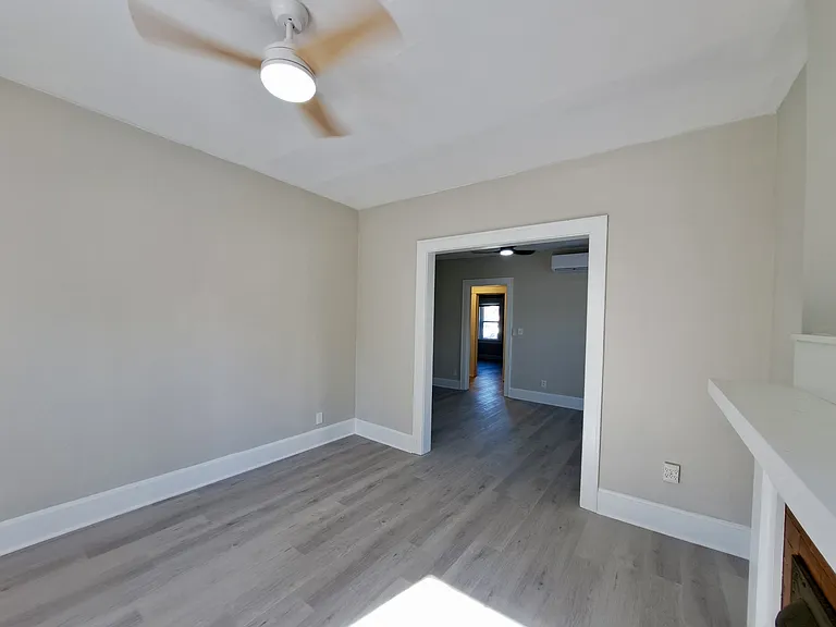 52 N Collier St — Photo 2