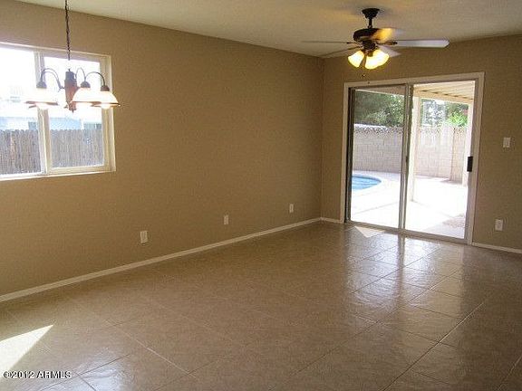 4th image of 2509 W Dahlia Dr