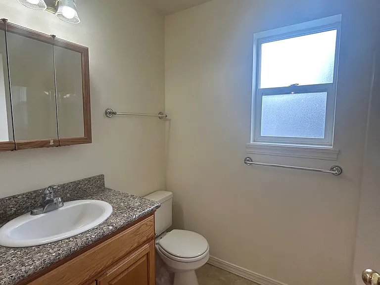 465 Taft — Photo 26