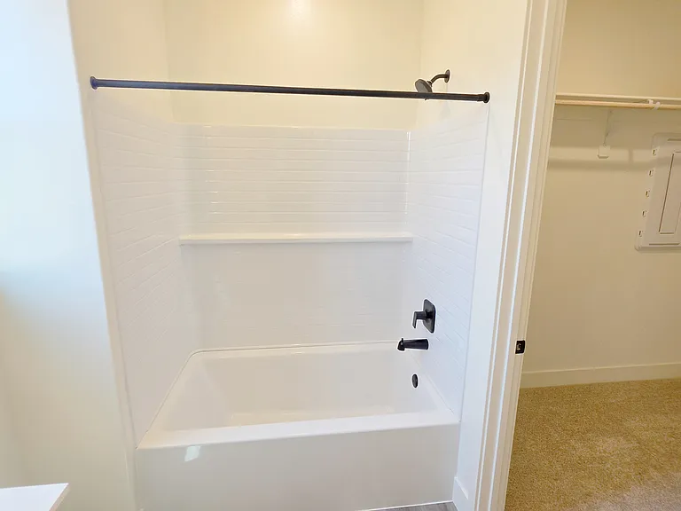 7408 Brenner Pass Way — Photo 32