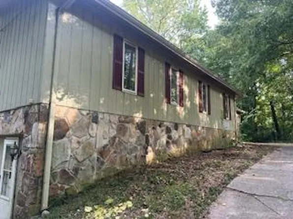 1911 Sourwood Dr, Dalton, GA 30720