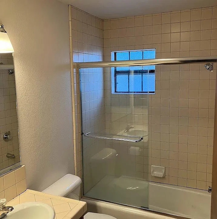 Full bathroom with Tub and shower, built in medicine cabinet
