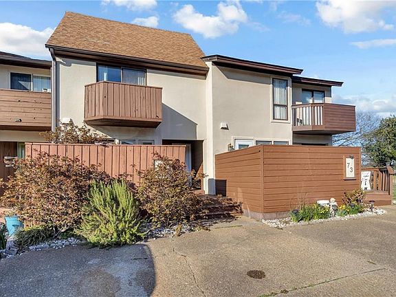 3rd image of 71 Waters Edge Cir