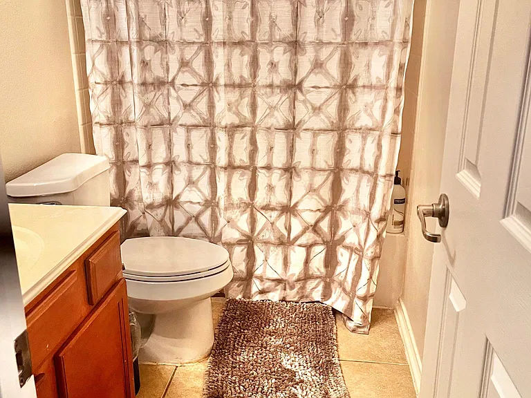 second full bath room upstairs