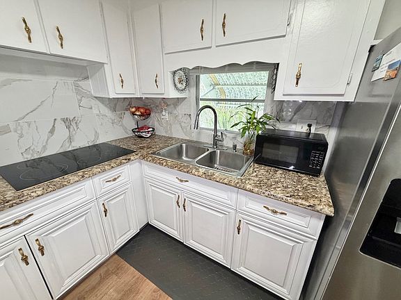 3rd image of 3229 Florida St