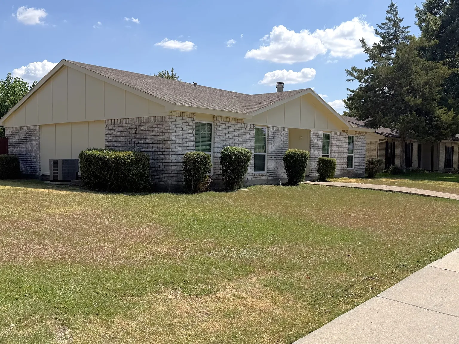 3 bed, 1420 sqft, $2,295 — Photo 2