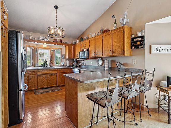 2nd image of 34 Imperial Dr E