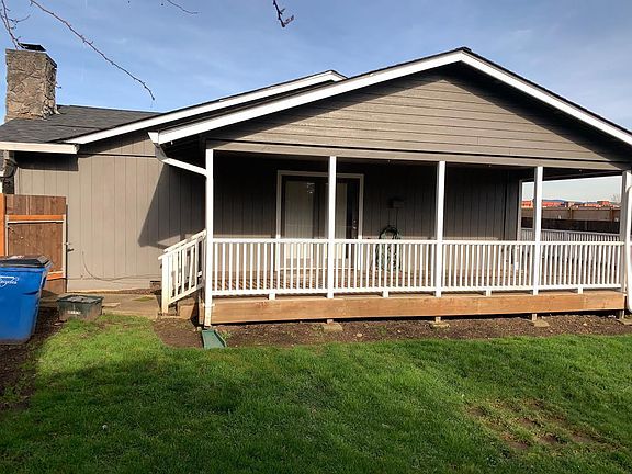3rd image of 1423 SE 147th Ave