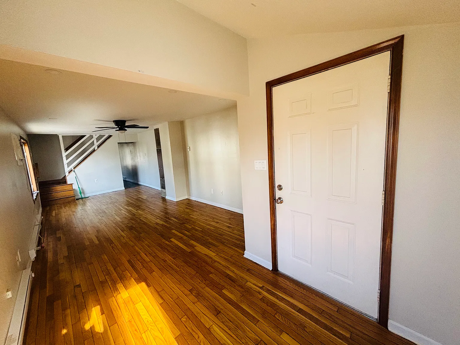3 bed, 900 sqft, $1,100 — Photo 3