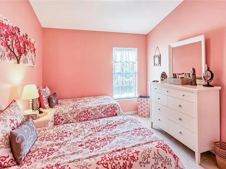 1080 Hampton Cir — Photo 15