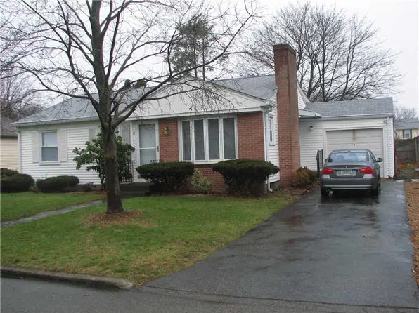 18 Vermont Ave, Rumford, RI 02916