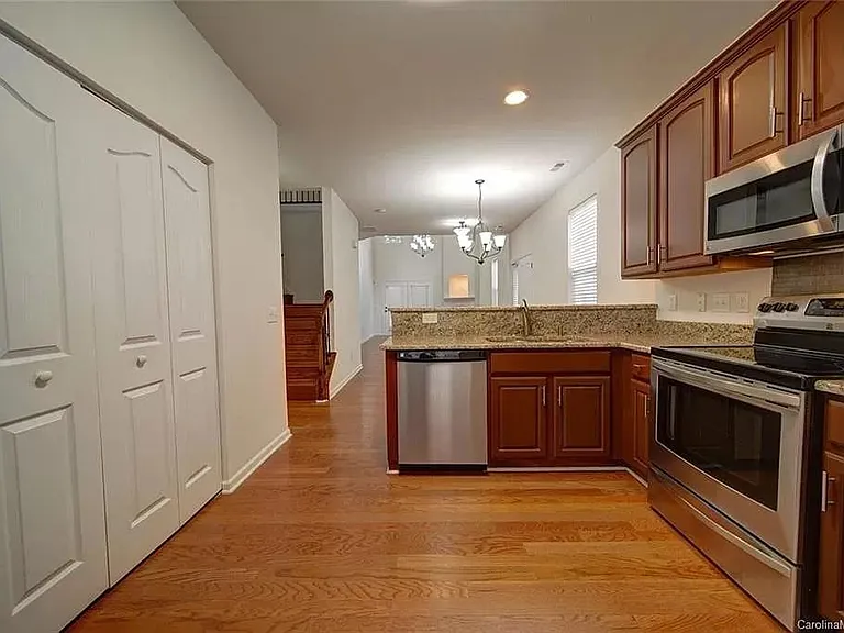 10947 Princeton Village Dr — Photo 13