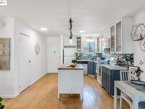 5th image of 325 Kitty Hawk Rd Unit 207